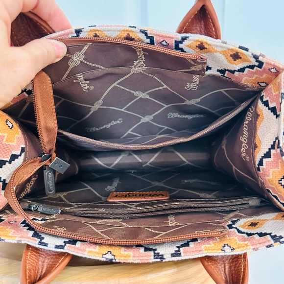 WRANGLER ~ Multicolored Aztec Pattern Design Canvas and Faux Leather Bag - Picture 3 of 9